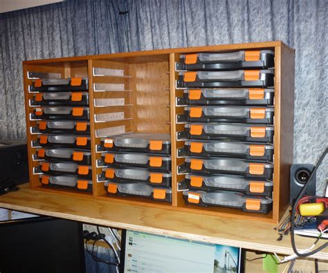 electronic component storage